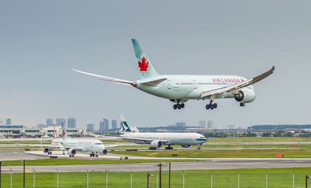 Boeing 787-8 (C-GHPY) - ACA108 arrives from Vancouver and glides quietly down to runway 23