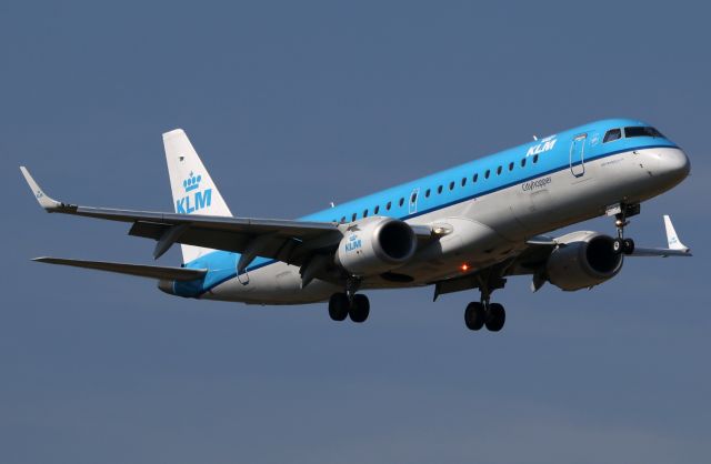 Embraer ERJ-190 (PH-EZS)