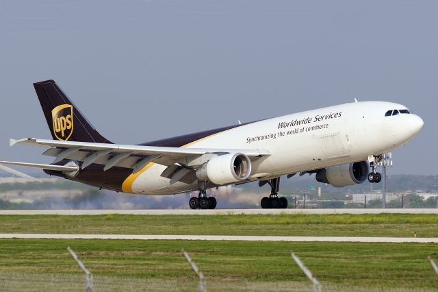 Airbus A300F4-600 (N126UP) - 22 arrival.