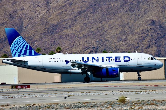 Airbus A319 (N876UA)