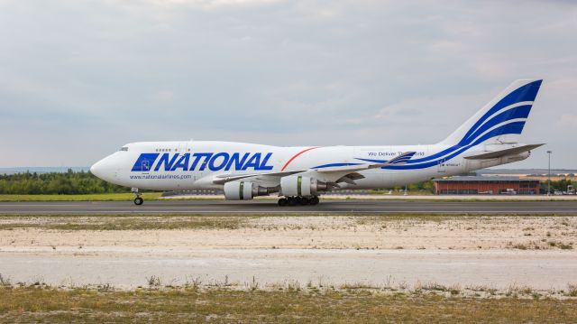 Boeing 747-200 (N756CA)