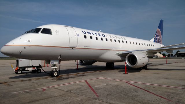 Embraer 170/175 (N87319)