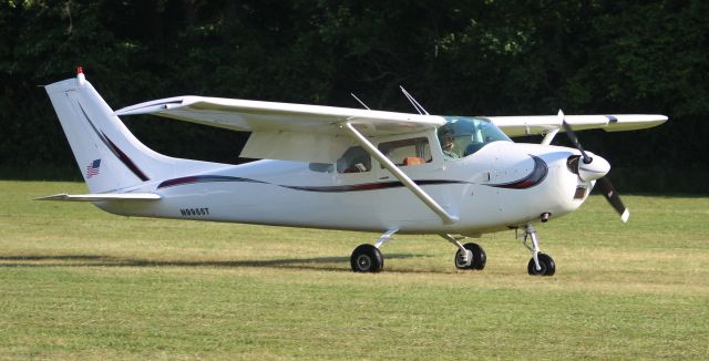 Cessna Skylane (N9955T) - A 1960 model Cessna 182D Skylane arriving Moontown Airport, Brownsboro, AL during the EAA 190 Breakfast Fly-In - May 18< 2019.