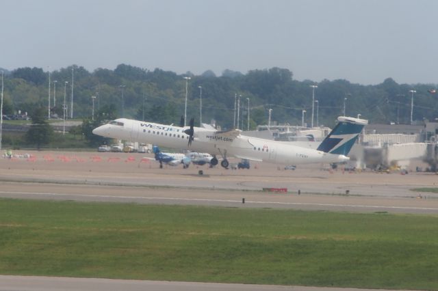 de Havilland Dash 8-100 (C-FENY)