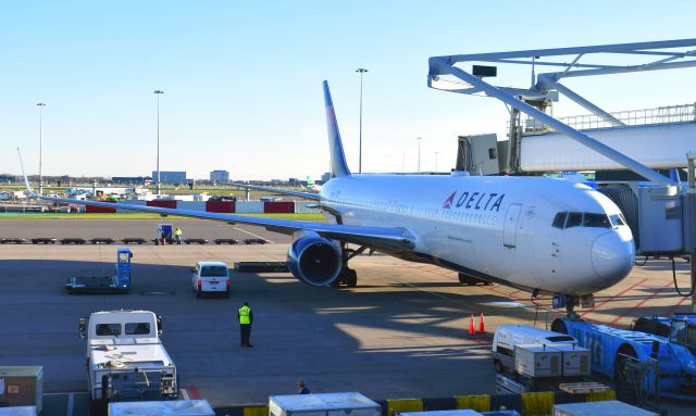 BOEING 767-300 (N191DN) - Delta Boeing 767-332(ER)(WL) N191DN in Amsterdam