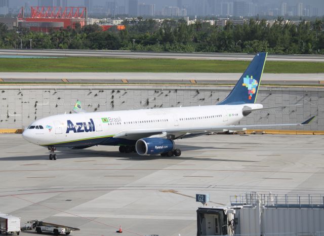 Airbus A330-200 (PR-AIW)