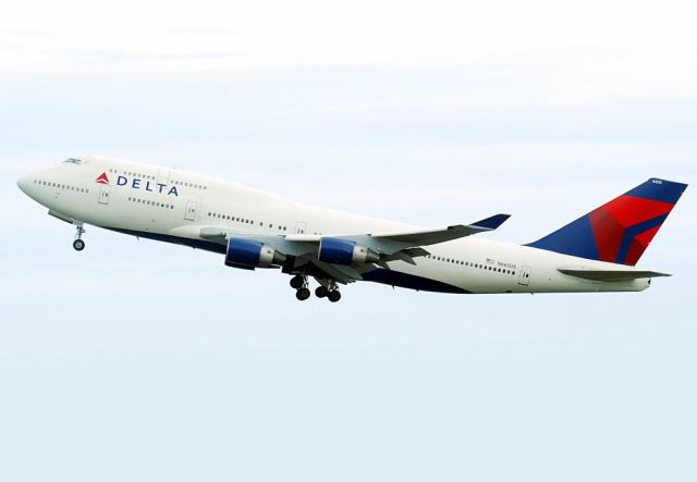 Boeing 747-400 (N665US)