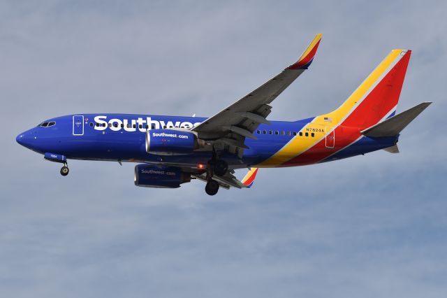 Boeing 737-700 (N7824A) - 12-17-24 23-R
