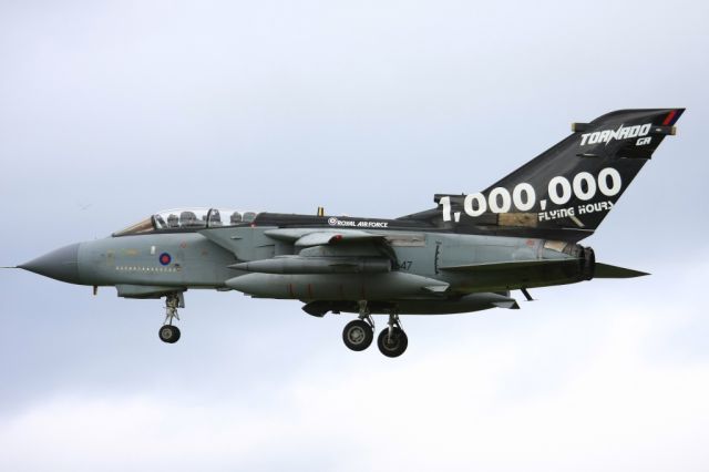 SUW547 — - ZA547 Tornado GR4 met 1.000.000 Tornado GR vlieguren beschildering.