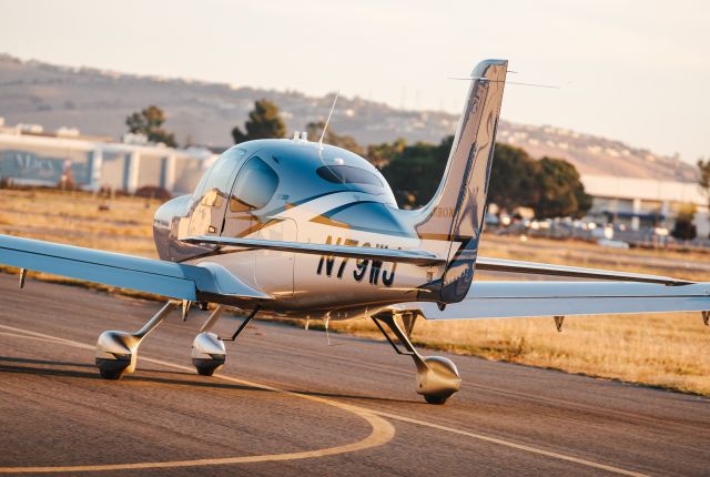 Cirrus SR22 Turbo (N79WJ)