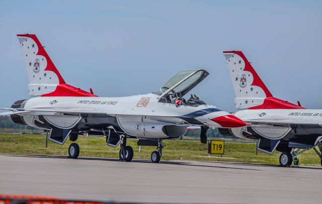Lockheed F-16 Fighting Falcon — - F16 Thunderbirds performing at Tampa Air Fest Air Show at MacDill Airbase in March 2024.
