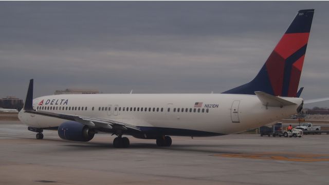 Boeing 737-900 (N821DN)