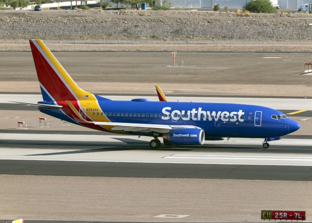 Boeing 737-700 (N7836A)