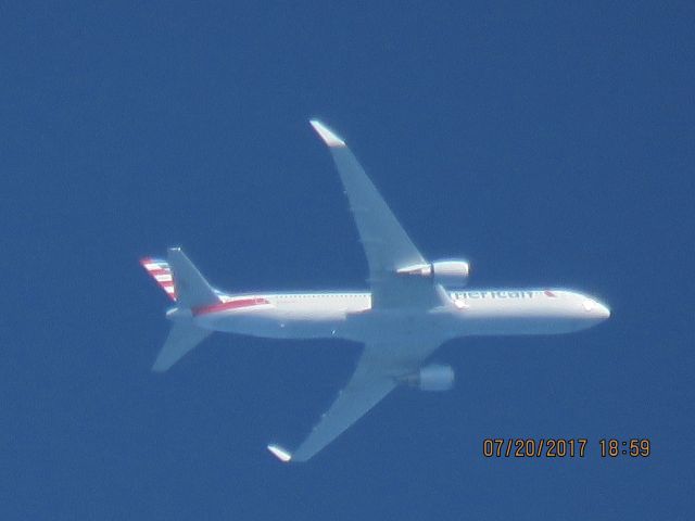 BOEING 767-300 (N398AN)