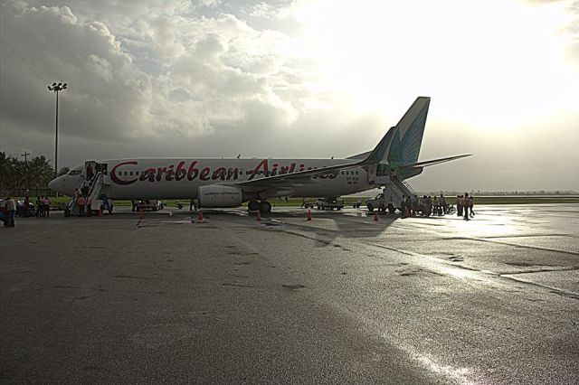 Boeing 737-800 (9Y-KIN)