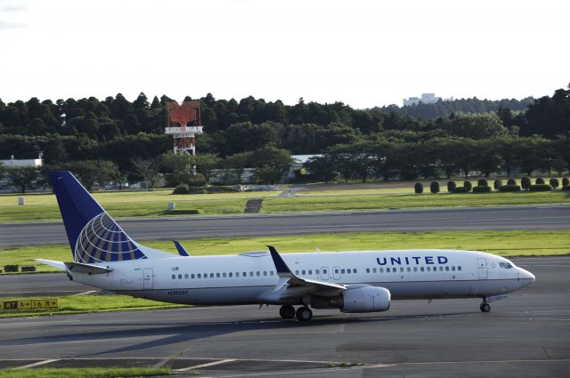 Boeing 737-800 (N39297) - Taxing at Narita on 2017/07/10