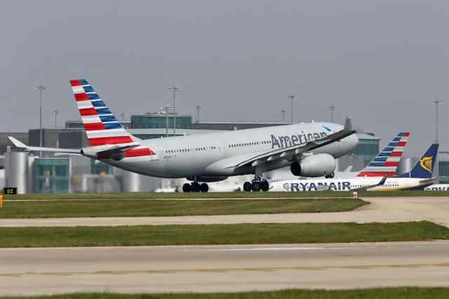 Airbus A330-200 (N283AY) - AAL735 rotating on departure to Philadelphia.