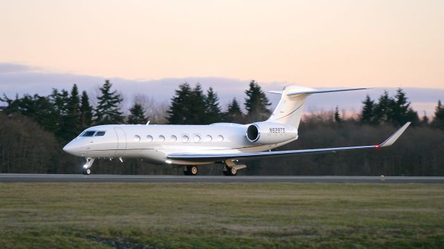 Gulfstream Aerospace Gulfstream G650 (N628TS) - A Gulfstream G650ER (Ser#6177) begins its takeoff roll on Rwy 34L at sunset on 12.16.16.