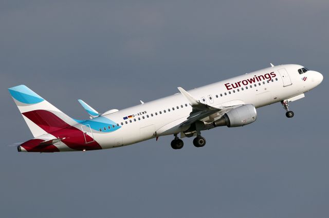 Airbus A320 (D-AEWR)