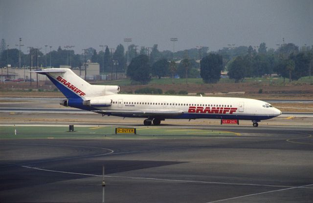 BOEING 727-200 (N406BN) - Taxing at KLAX on 1989/08/29