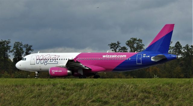 Airbus A320 (HA-LWC) - Spotting EPLB/LUZ