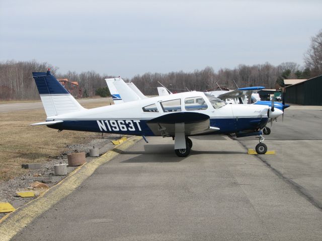 Piper Cherokee (N1963T) - Sitting on the ramp at Nemacolin