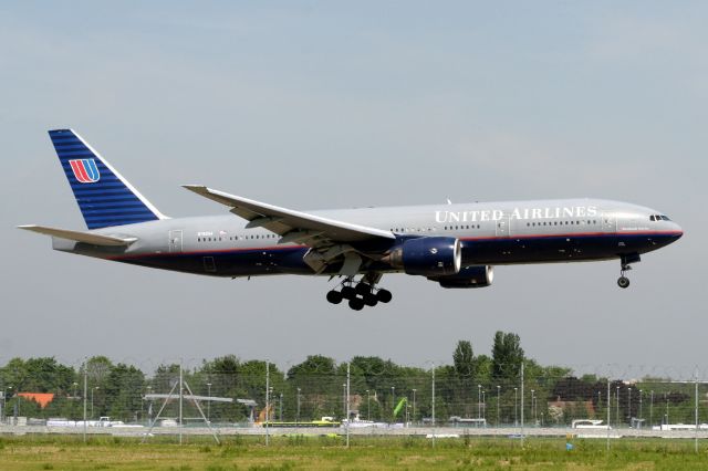 Boeing 777-200 (N782UA)