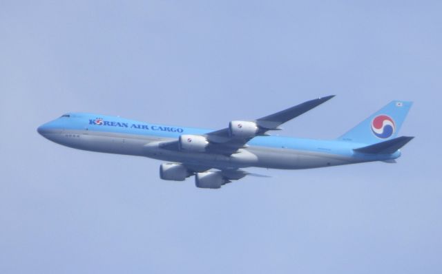 Boeing 747-200 (HL7624) - Shown here is an Korean Air Cargo Boeing 747-200 a few minutes until landing in the Autumn of 2016.