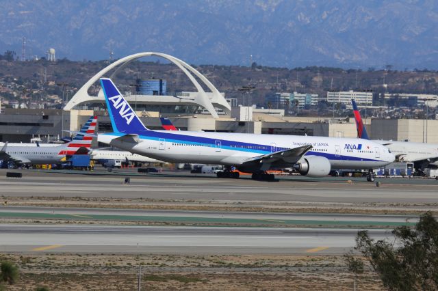 BOEING 777-300ER (JA779A)