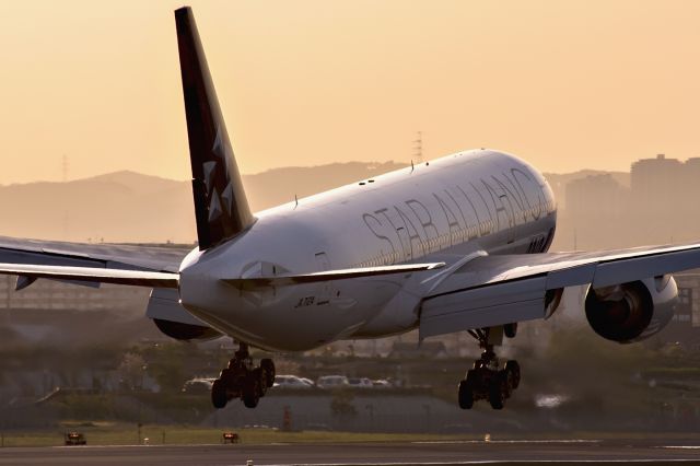 Boeing 777-200 (JA712A)