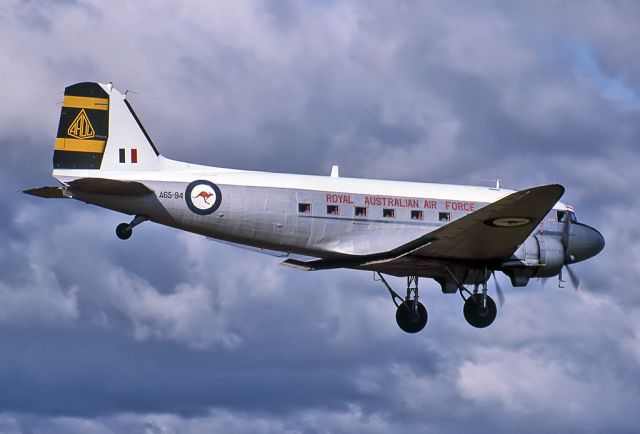 A6594 — - AUSTRALIA - AIR FORCE - DOUGLAS C-47B DAKOTA (DC-3) - REG A65-94 / 94 (CN 16358/33106) - EDINBURGH RAAF BASE ADELAIDE SA. AUSTRALIA - YPED 16/7/1984