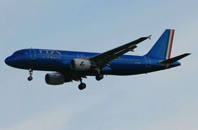 Airbus A320 (EI-EIA)