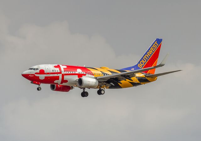 Boeing 737-700 (N214WN) - Maryland One on short finals for runway 24R at LAX