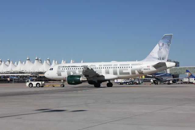 Airbus A319 (N940FR)