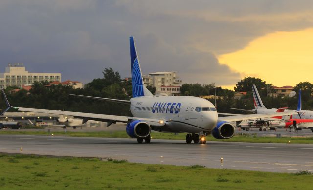 Boeing 737-700 (N38727)