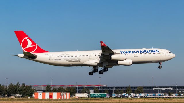 Airbus A340-300 (TC-JII)