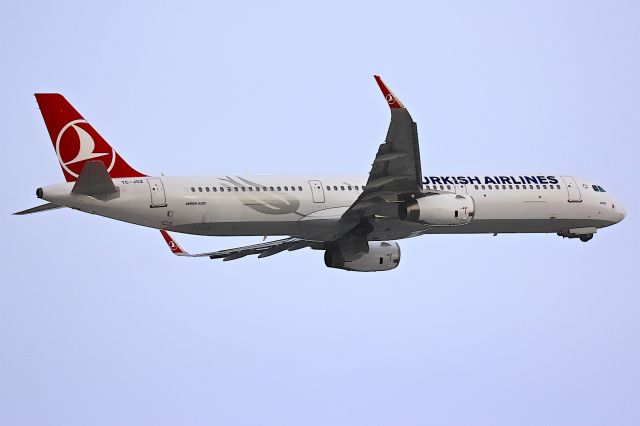 Airbus A321 (TC-JSC)