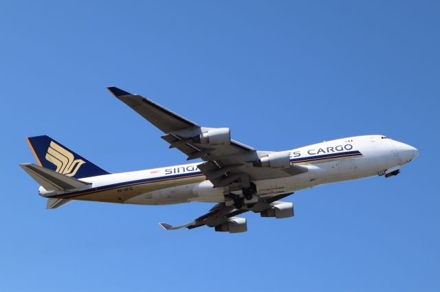 Boeing 747-400 (9V-SFQ) - Takeoff from 15-33 to the north