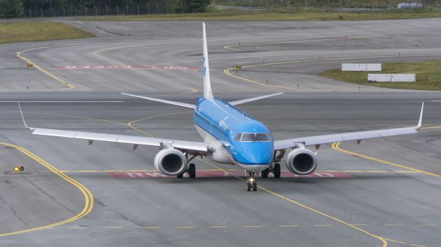 Embraer ERJ-190 (PH-EXF)