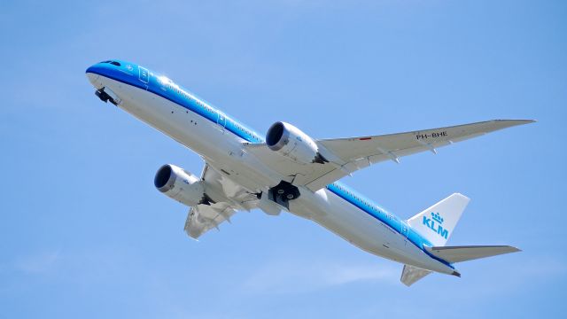 Boeing 787-9 Dreamliner (PH-BHE) - KLM7879 on rotation from Rwy 34L beginning its delivery flight to AMS/EHAM on 3/30/16. (ln 412 / cn 38765).