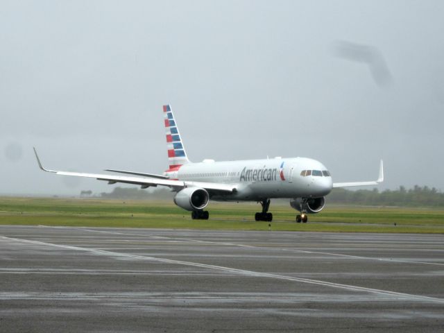 Boeing 757-200 (N198AA)