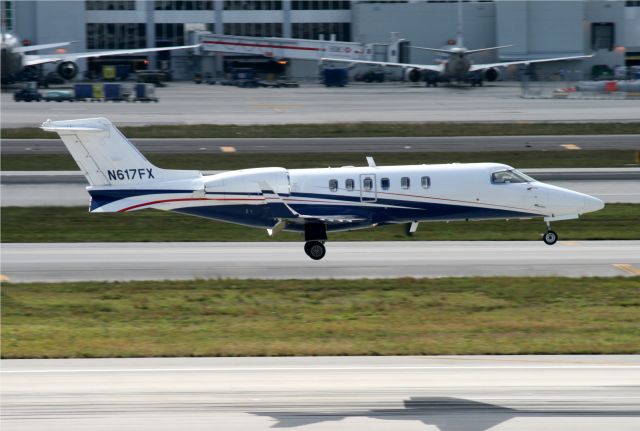 Learjet 60 (N617FX) - LANDING ON MIAMI INTERNATIONAL