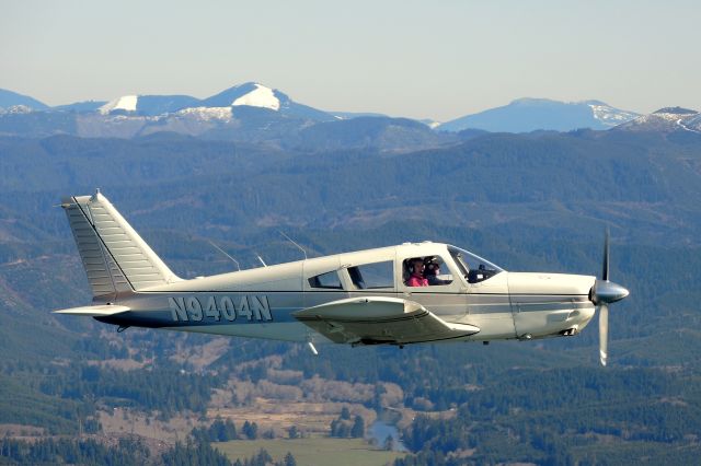 Piper Cherokee Arrow (N9404N)