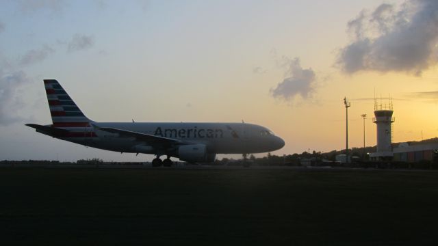 Airbus A319 (N710UW)