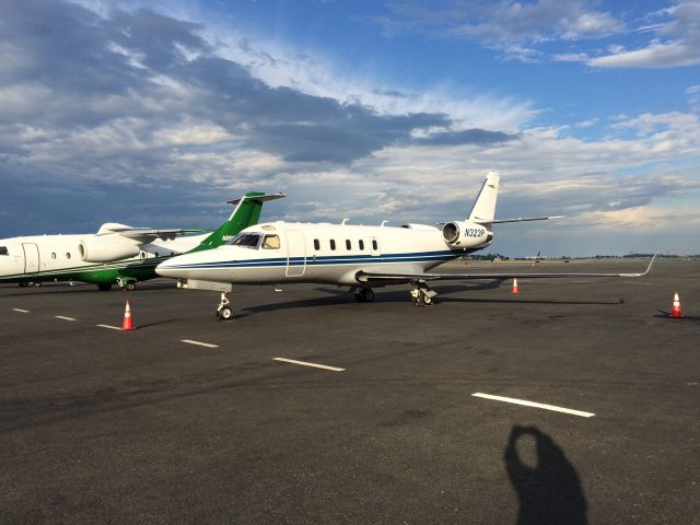 IAI Gulfstream G100 (N323P) - What a pair !