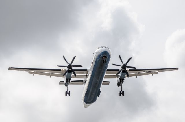 de Havilland Dash 8-400 (G-ECOC)