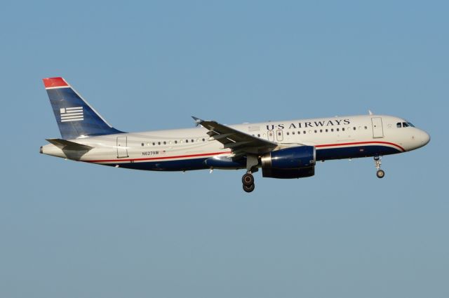 Airbus A320 (N627AW) - N627AW arriving KDFW 06/13/2013