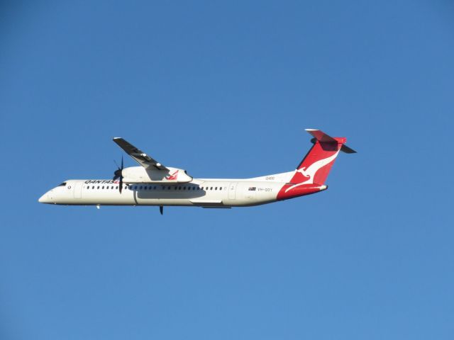 de Havilland Dash 8-400 (VH-QOY)