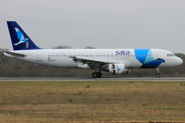 Airbus A320 (CS-TKJ)