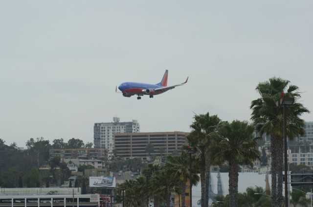 BOEING 737-300 (N656SW)